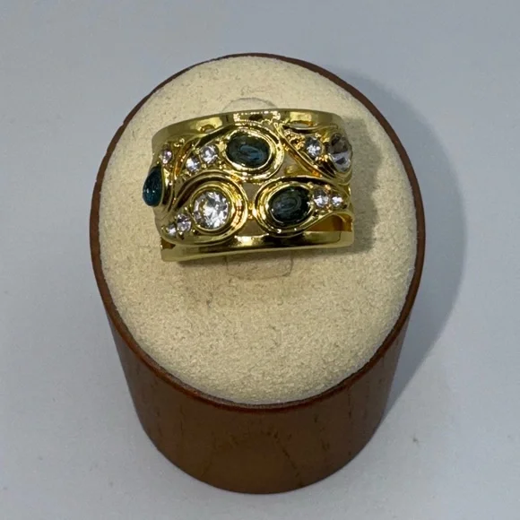 14k Blue Topaz Band - Picture 3 of 10